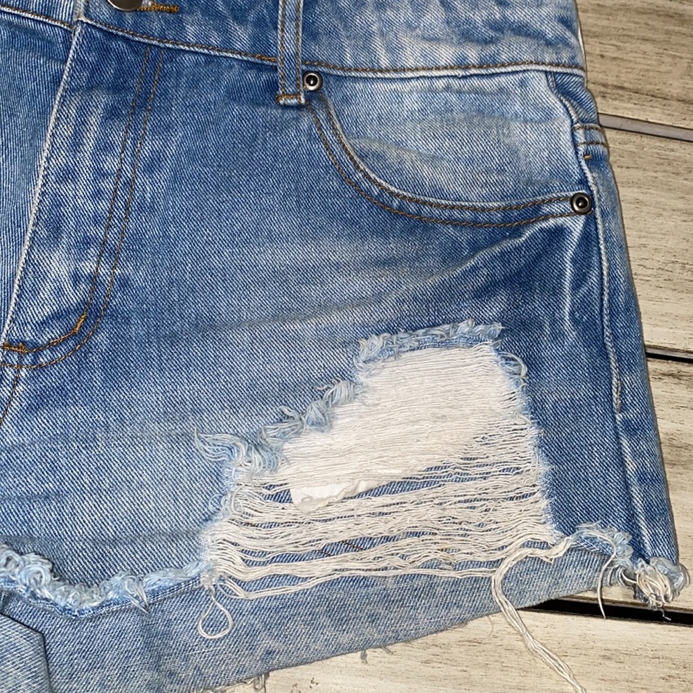 Forever 21 cut off shorts size 28 - Picture 3 of 6